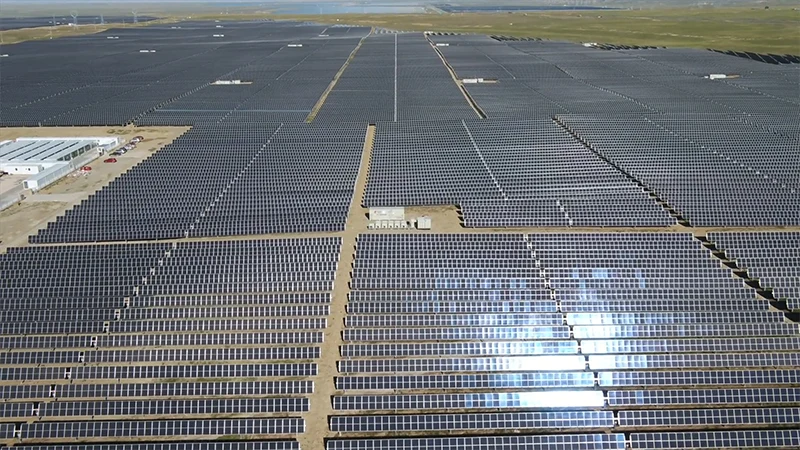 首批发货!新恒源跟踪支架再次扬帆中东